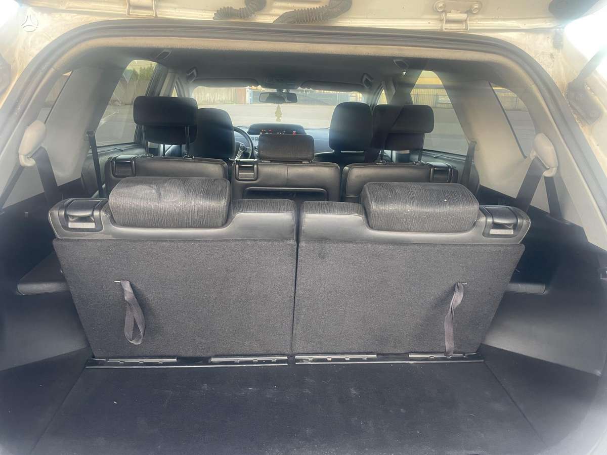 Toyota Prius+ - 12
