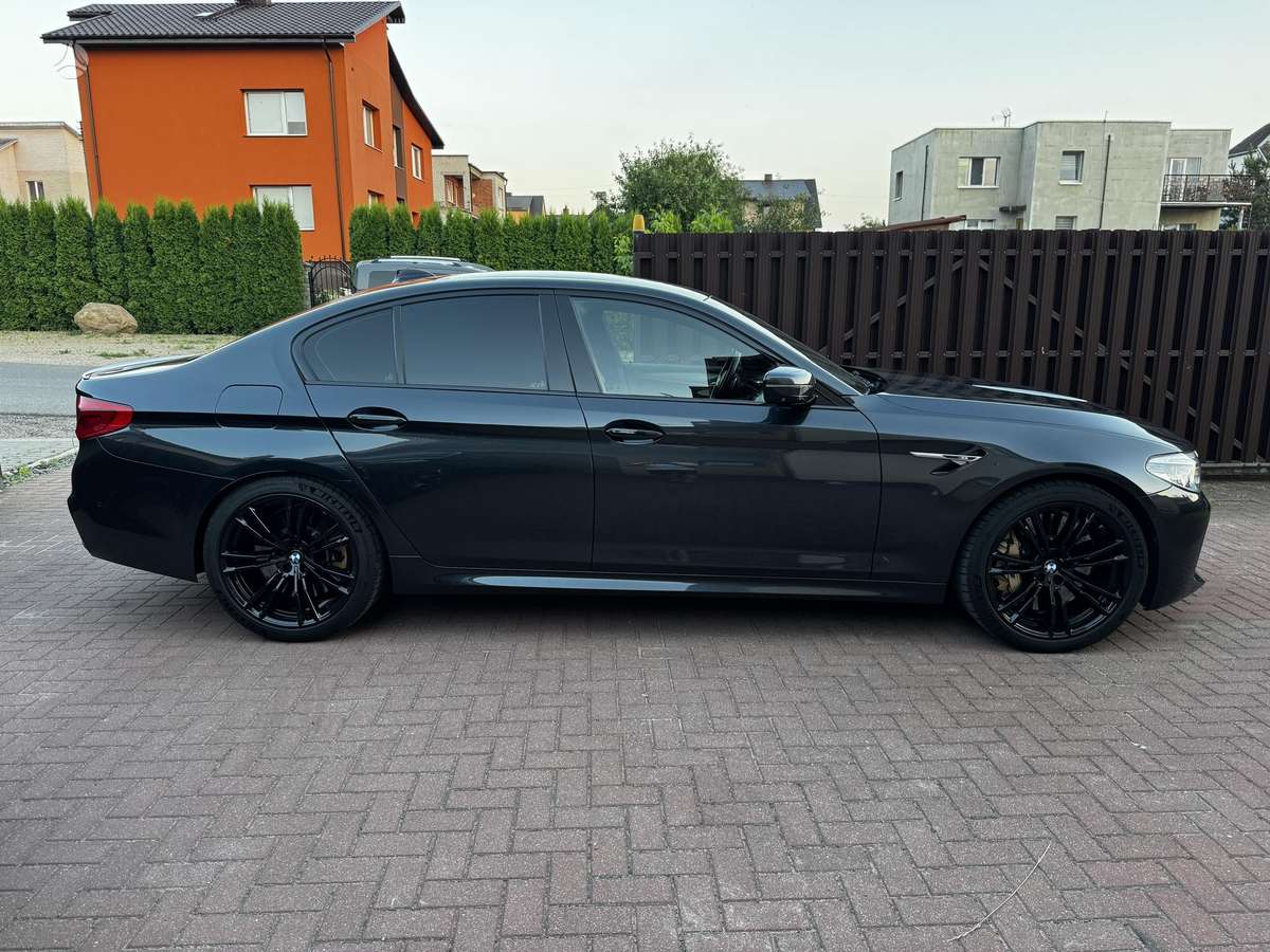 BMW M5, 4.4 l., Седан