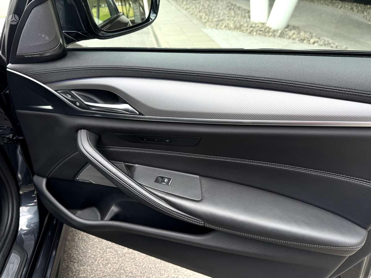 BMW M5, 4.4 l., Седан