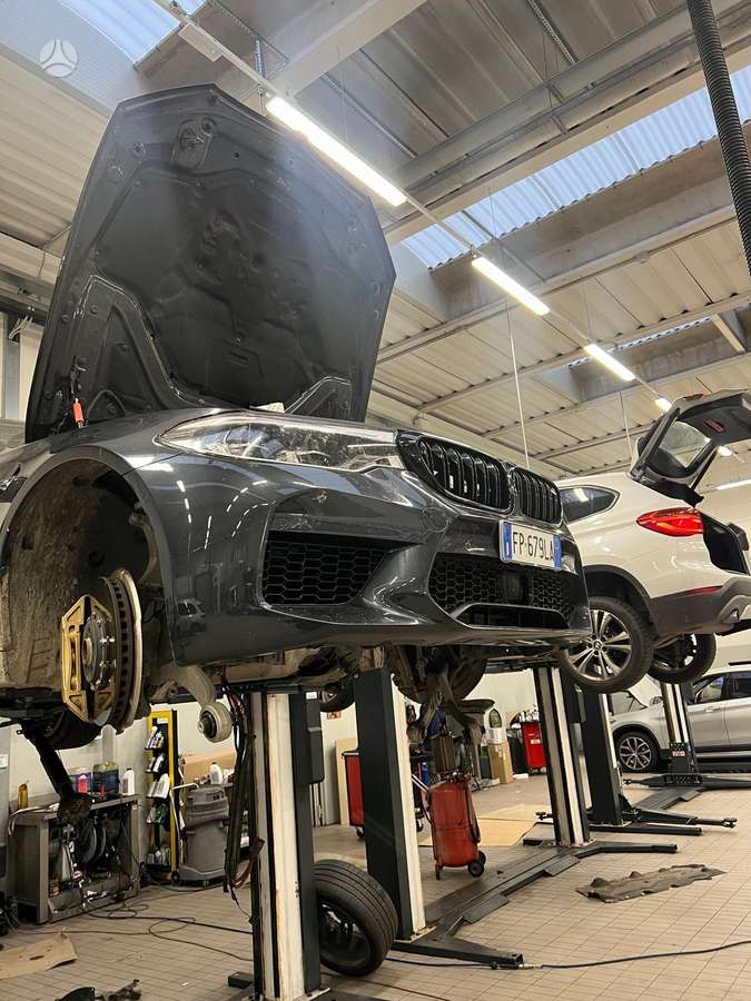 BMW M5, 4.4 l., Седан
