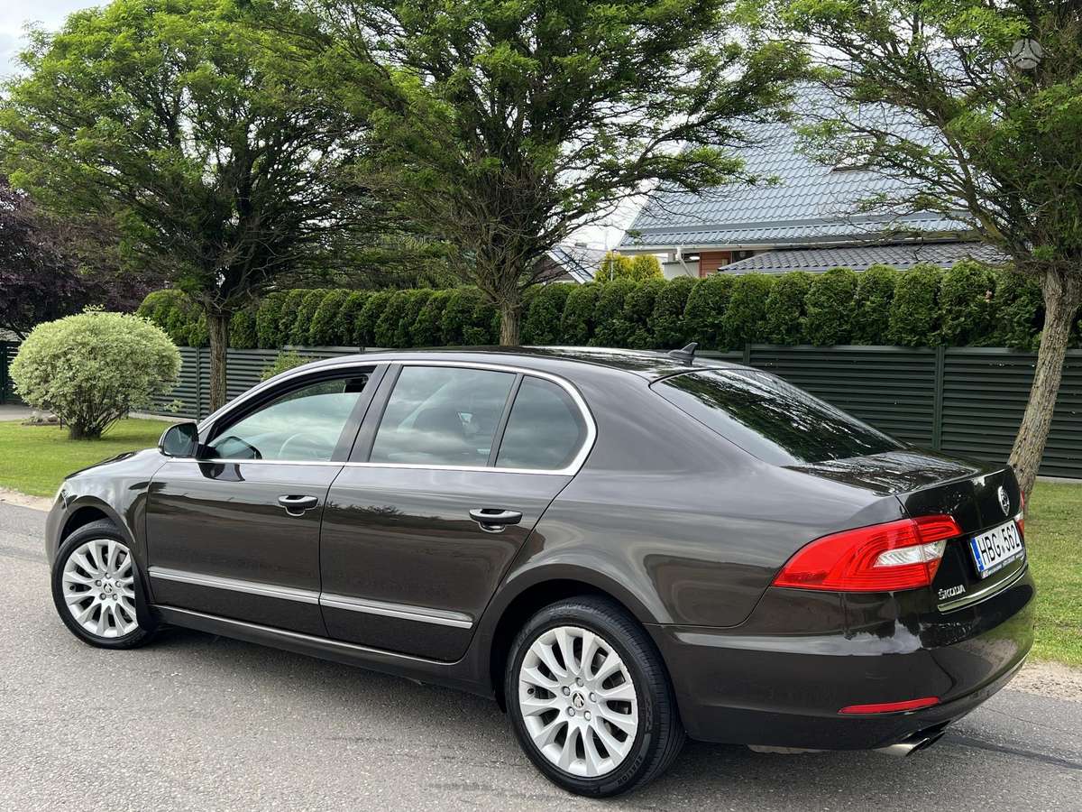 Skoda Superb, 2.0 l., Седан