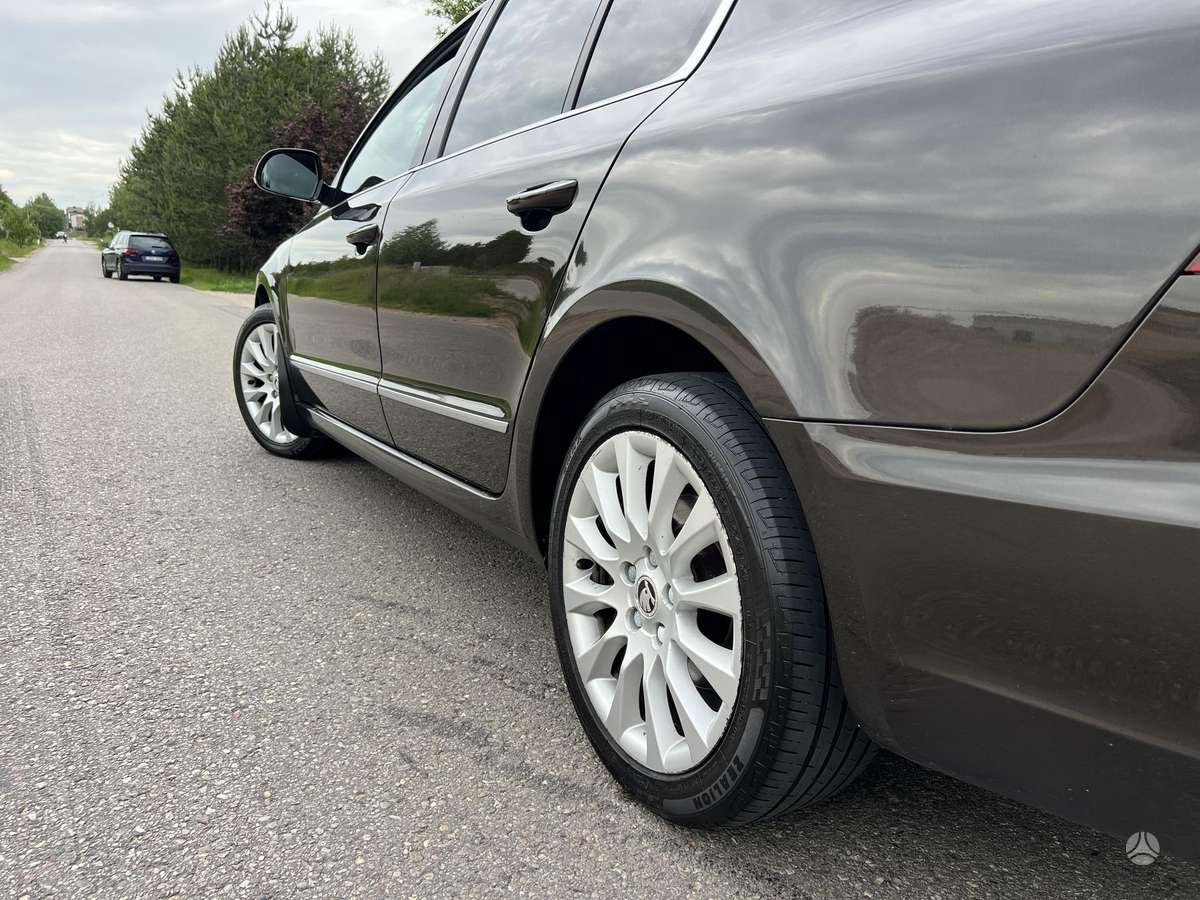 Skoda Superb, 2.0 l., Седан