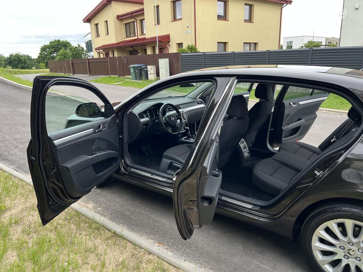 Skoda Superb, 2.0 l., Седан