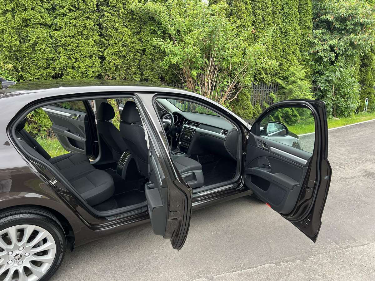 Skoda Superb, 2.0 l., Седан