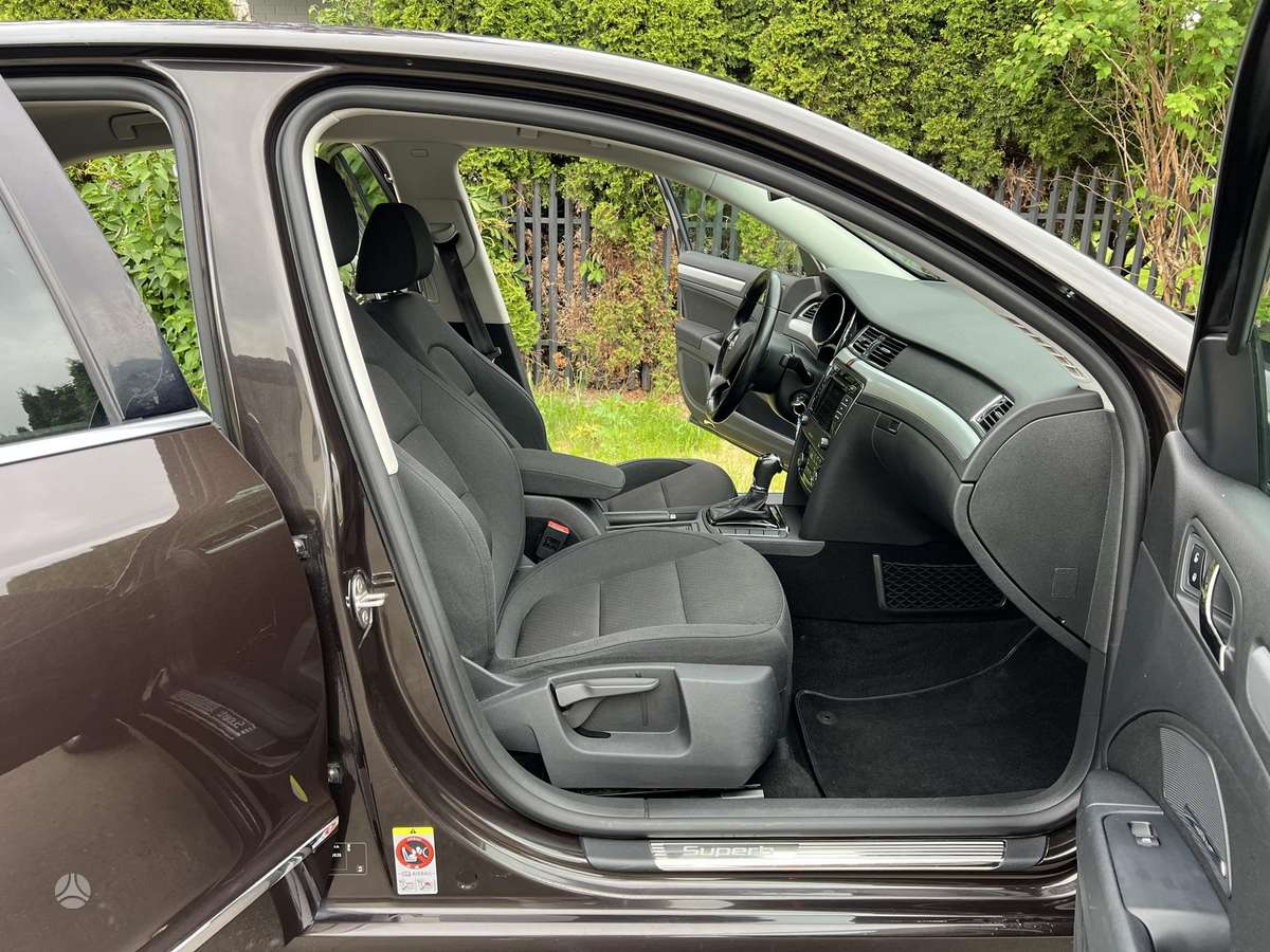 Skoda Superb, 2.0 l., Седан