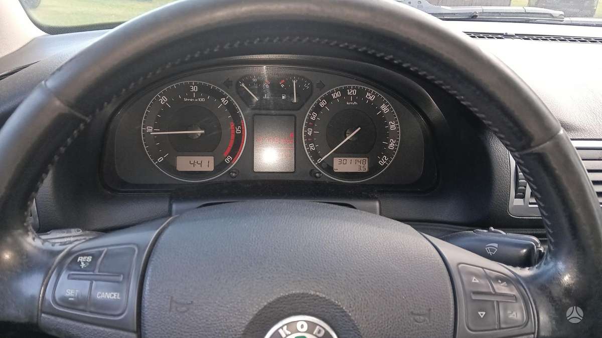 Skoda Superb, 2.0 l., Седан