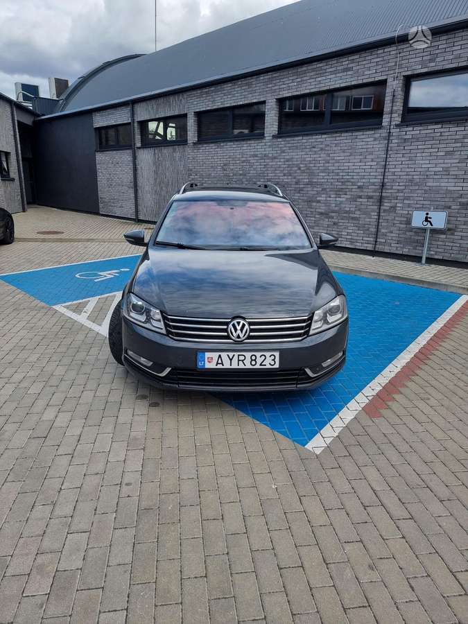 Volkswagen Passat - 1