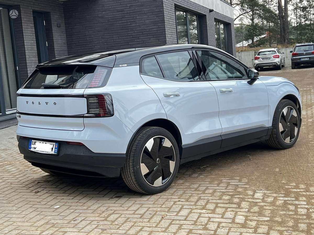 Volvo EX30, off-road / crossover