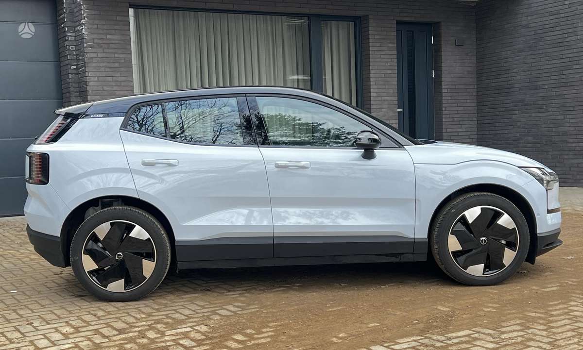 Volvo EX30, off-road / crossover