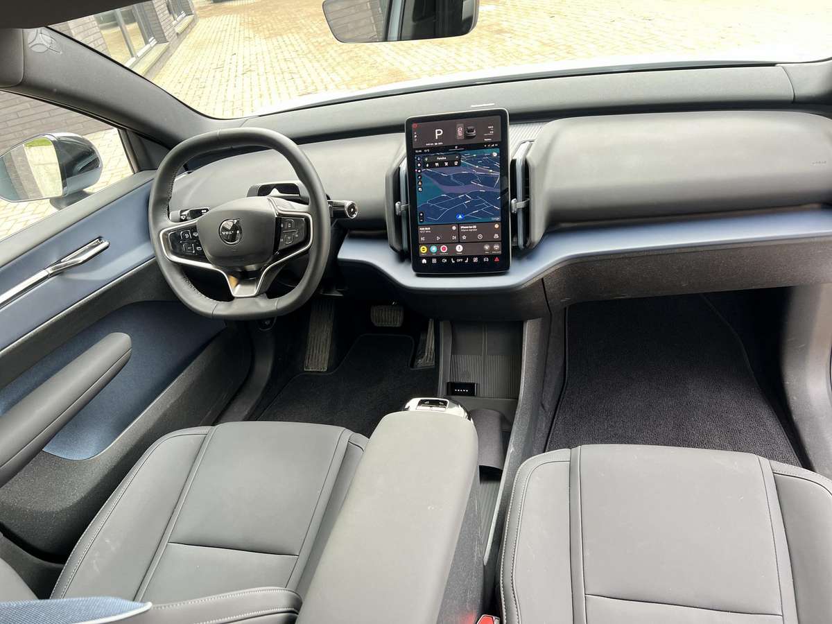 Volvo EX30, off-road / crossover