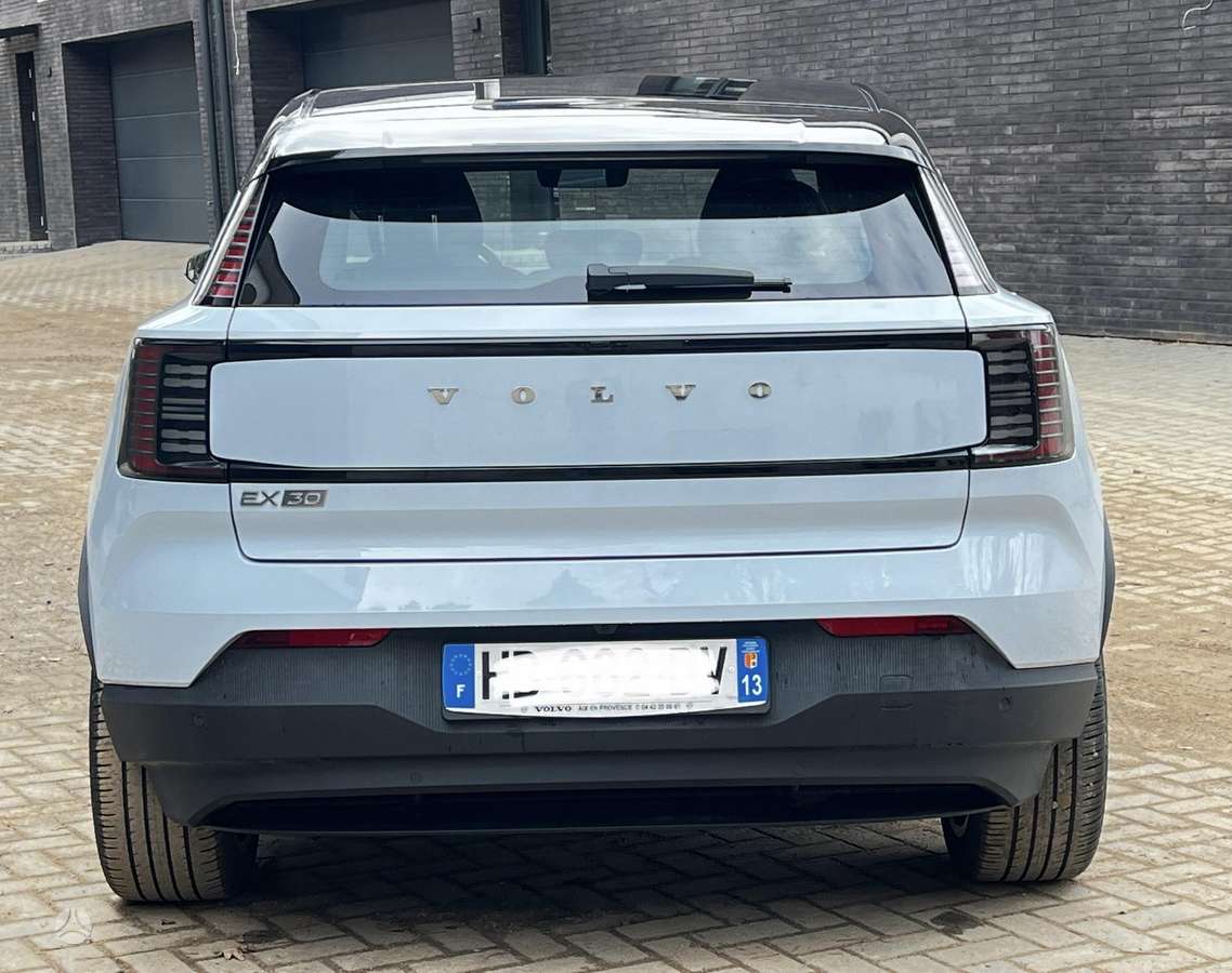 Volvo EX30, off-road / crossover