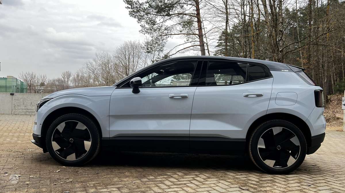 Volvo EX30, off-road / crossover