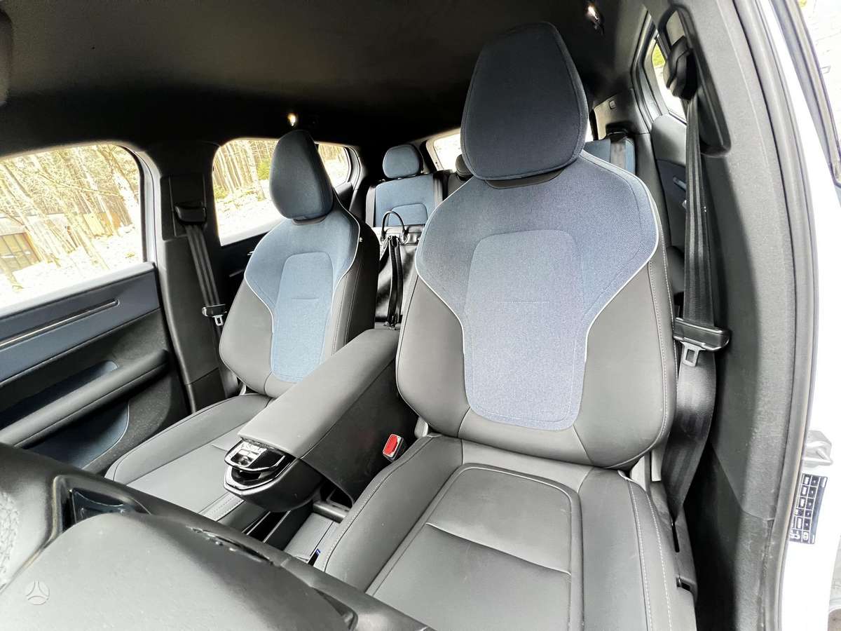 Volvo EX30, off-road / crossover