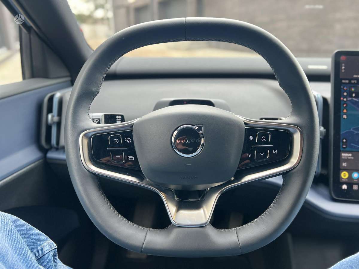 Volvo EX30, off-road / crossover