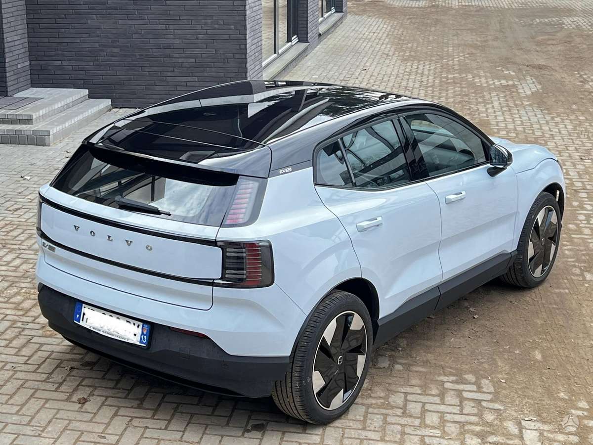 Volvo EX30, off-road / crossover