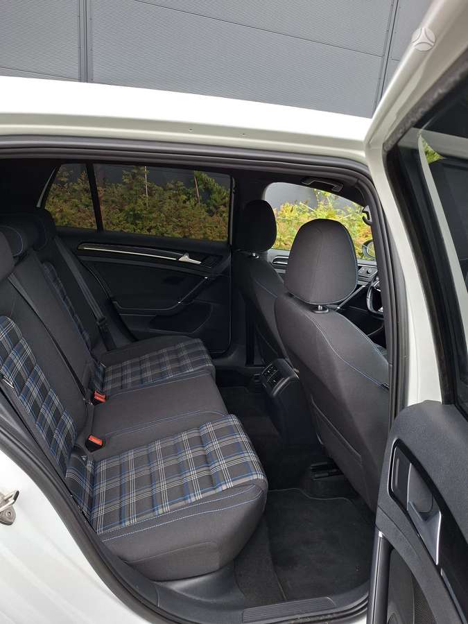 Volkswagen Golf - 12
