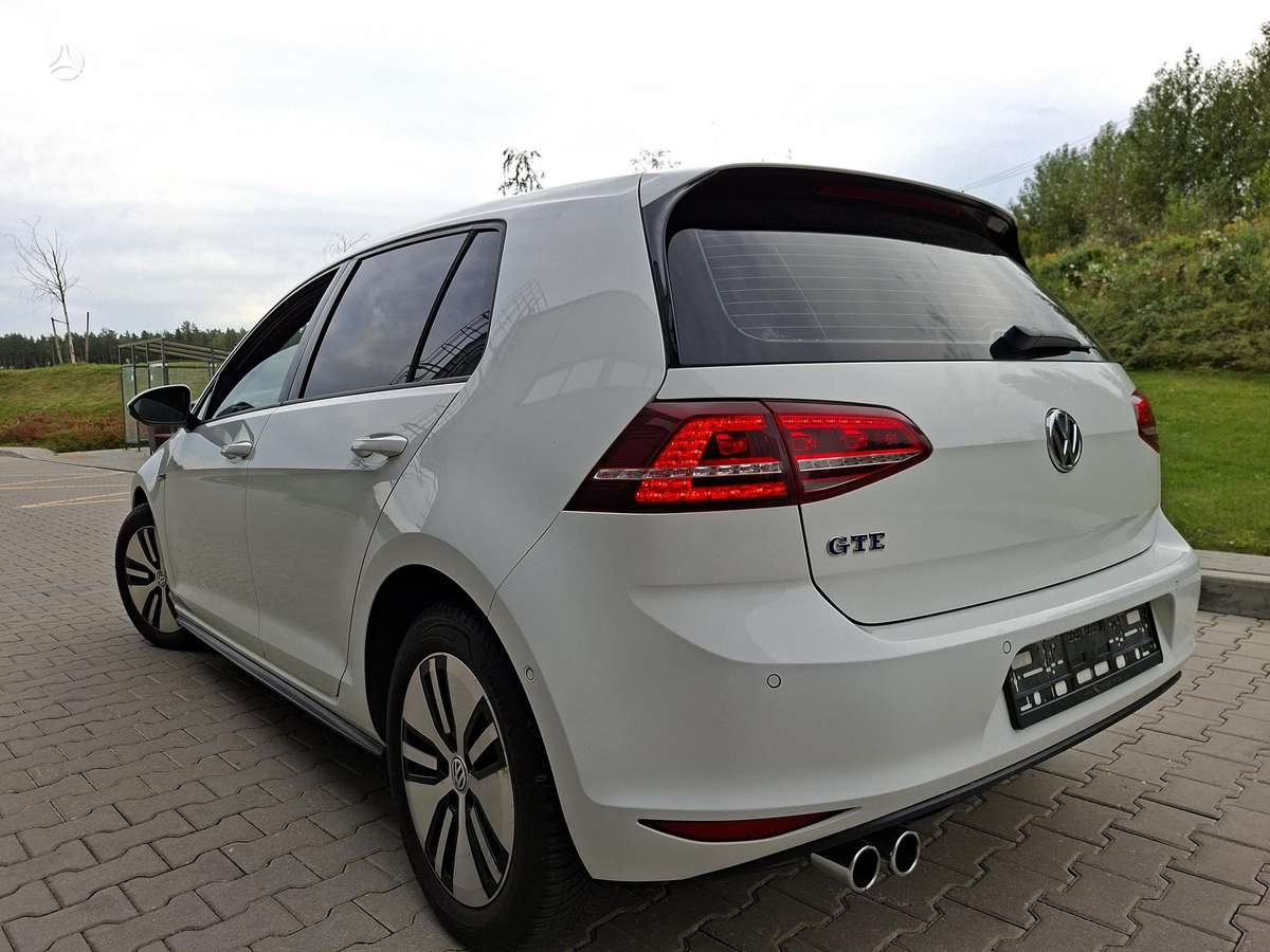 Volkswagen Golf - 2