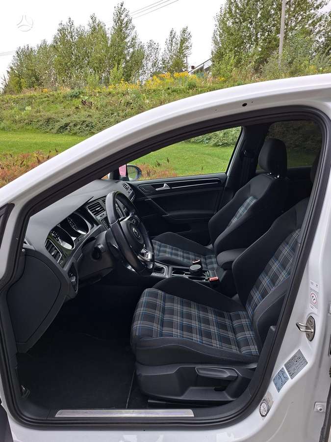 Volkswagen Golf - 10