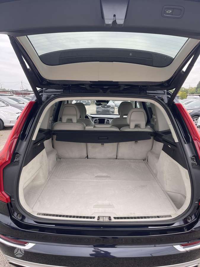 Volvo XC90 - 9