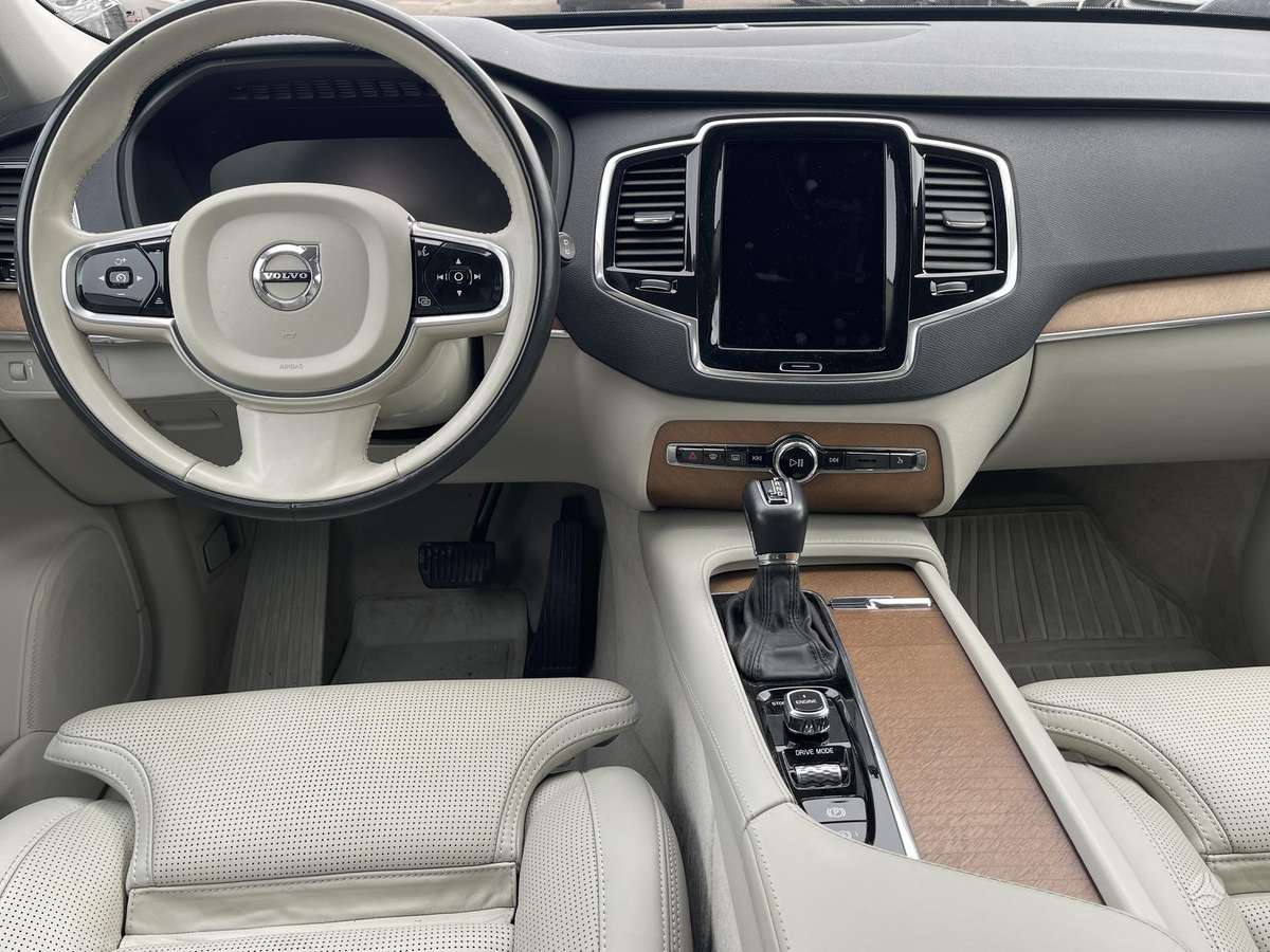 Volvo XC90 - 11