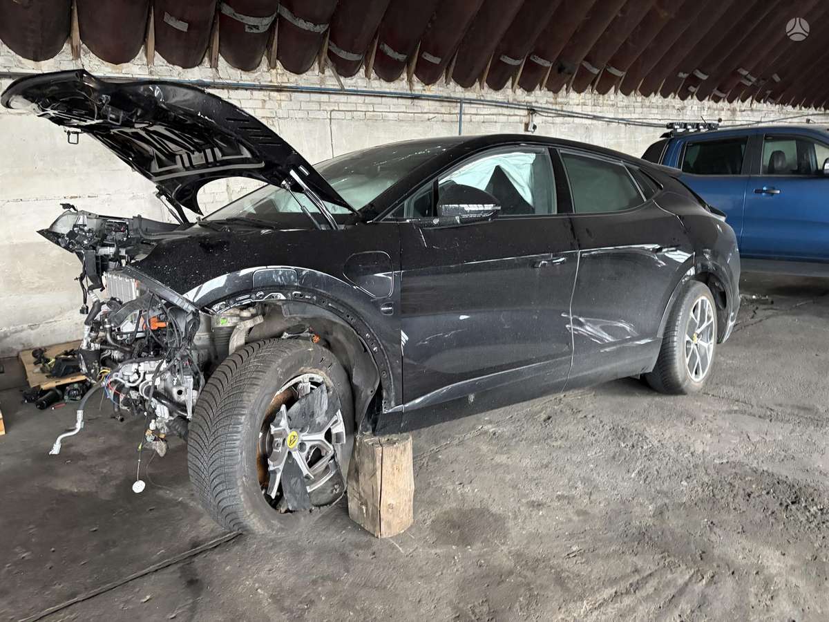 Lotus Eletre, mpv / minivan