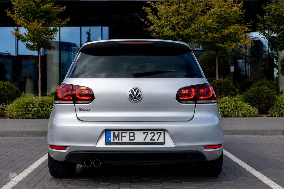 Volkswagen Golf - 5