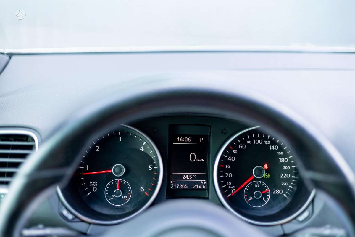 Volkswagen Golf - 10