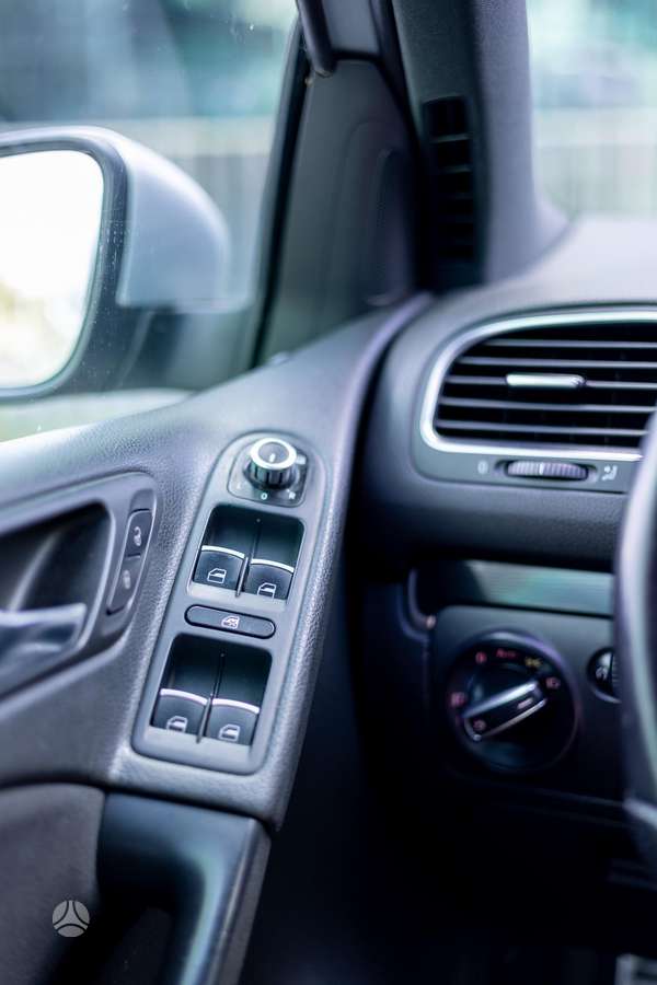Volkswagen Golf - 12