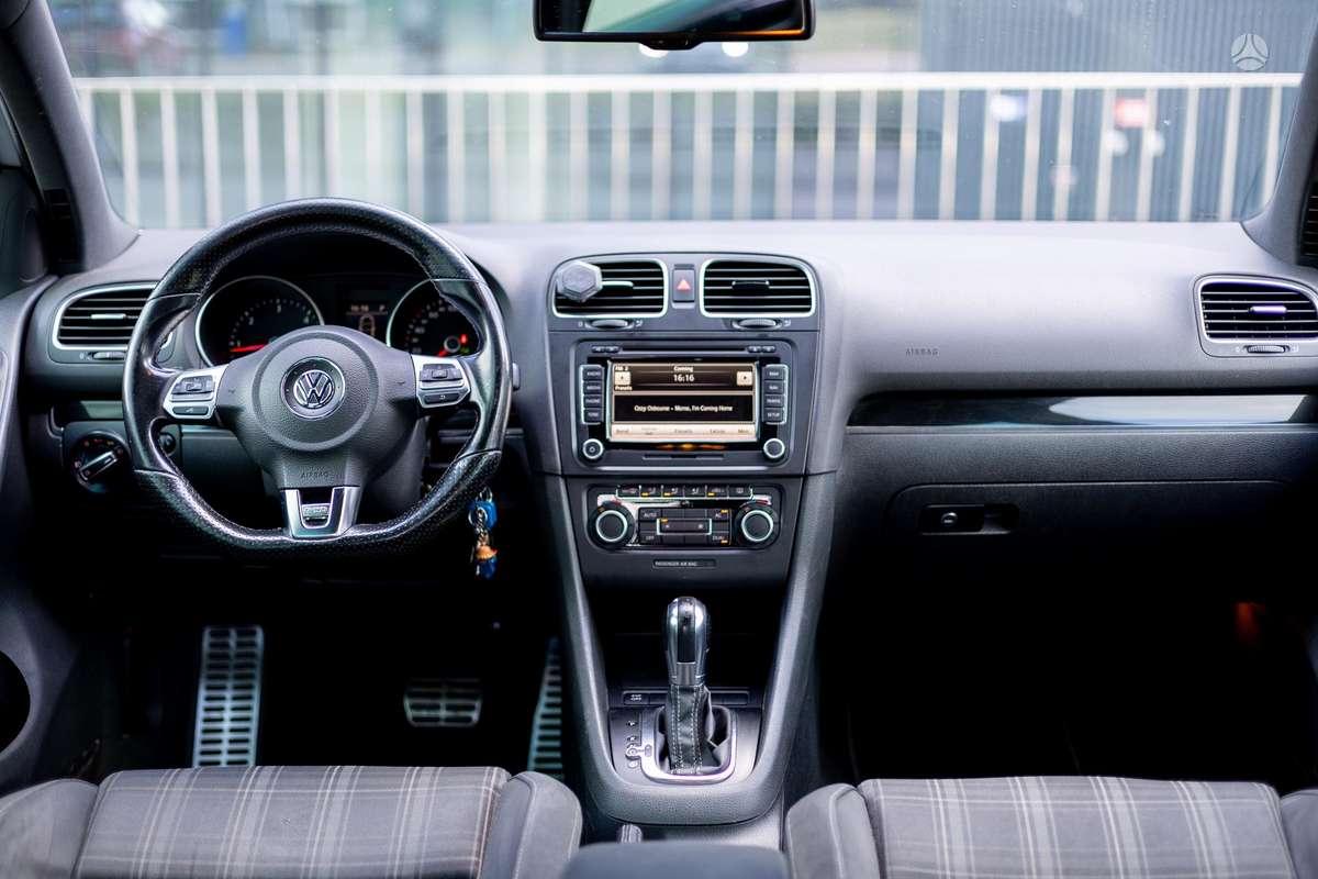 Volkswagen Golf - 11