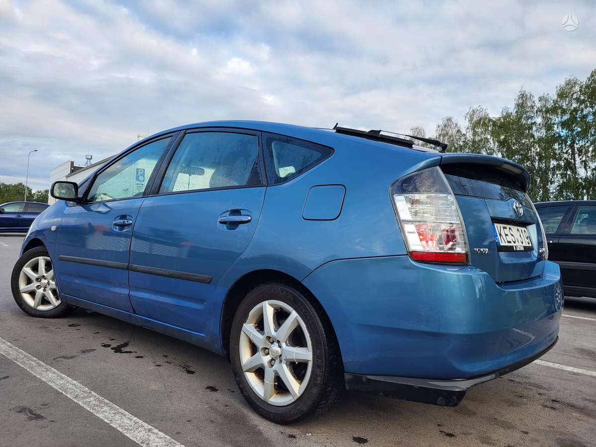 Toyota Prius - 3