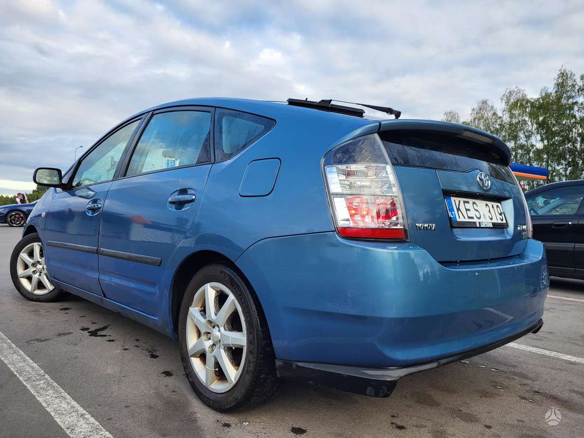 Toyota Prius - 4