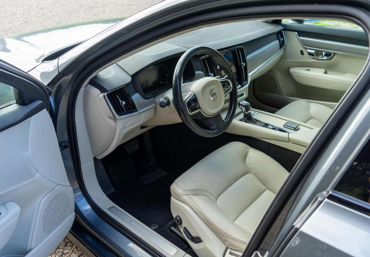 Volvo V90 Cross Country - 8
