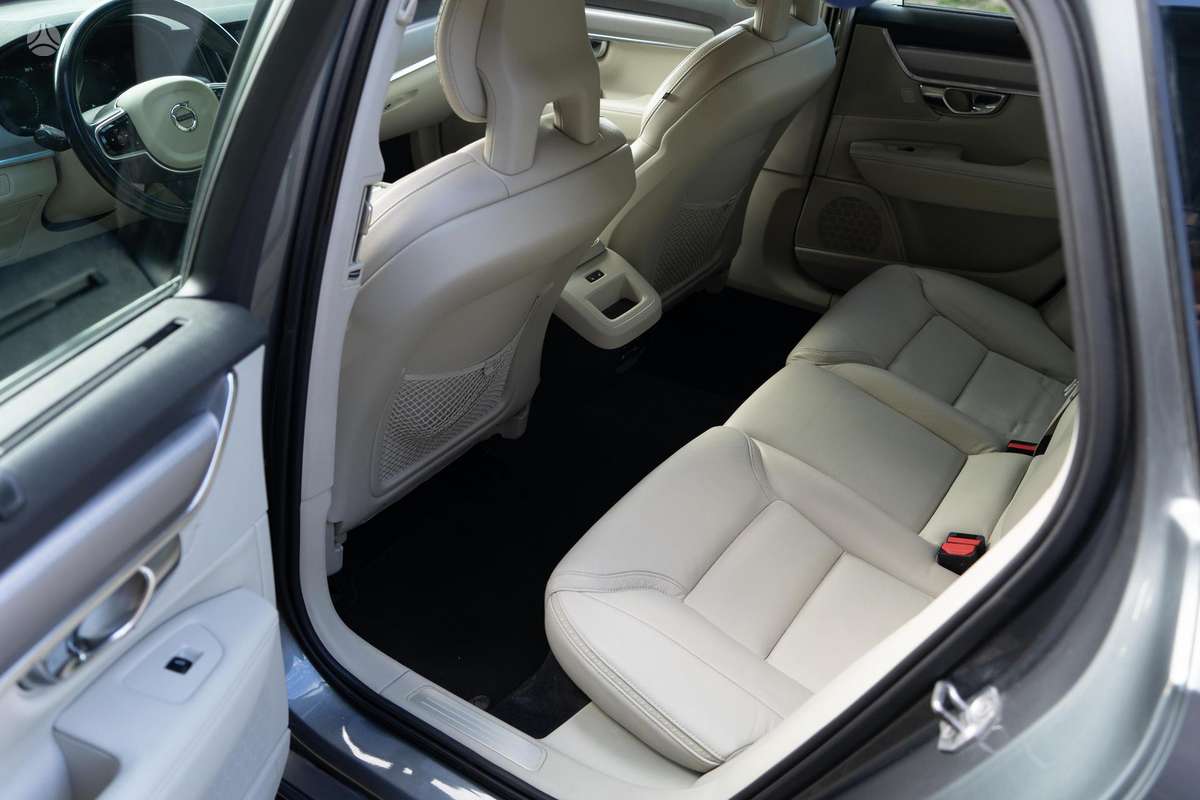Volvo V90 Cross Country - 11