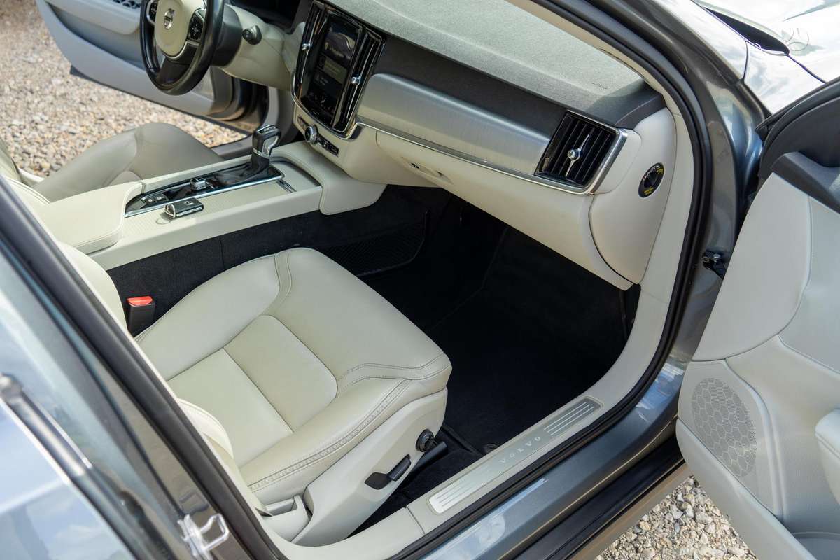 Volvo V90 Cross Country - 9