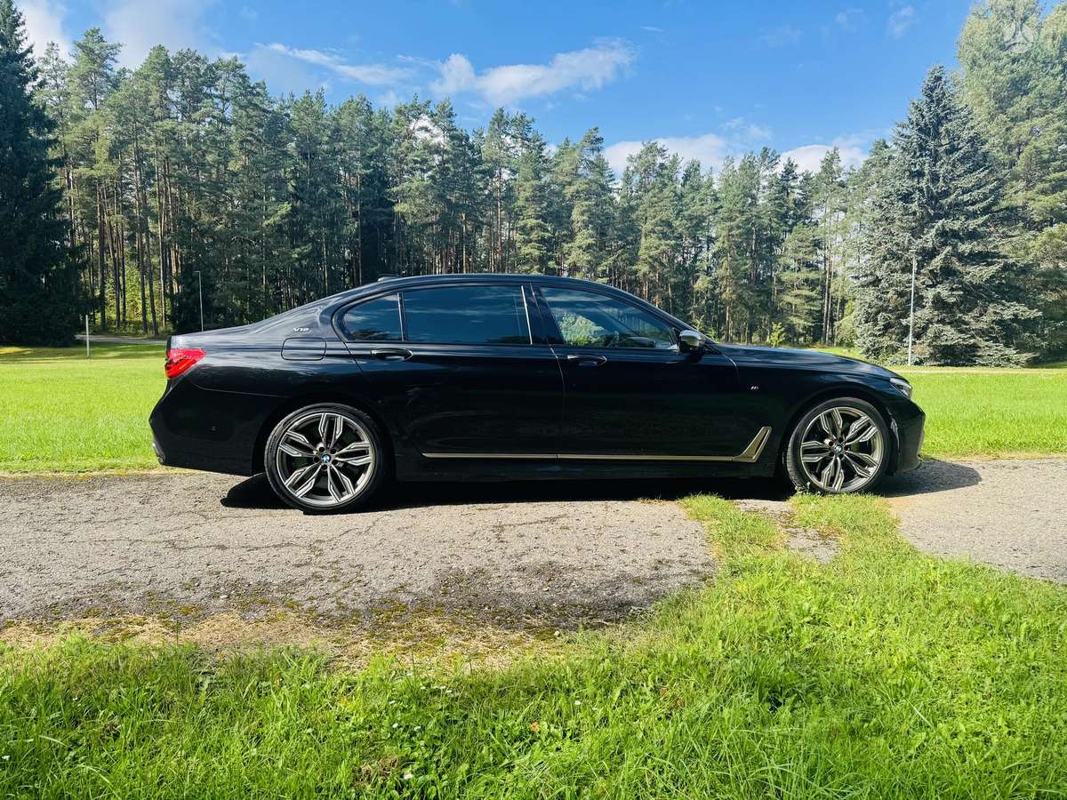BMW M760, 6.6 l., Седан