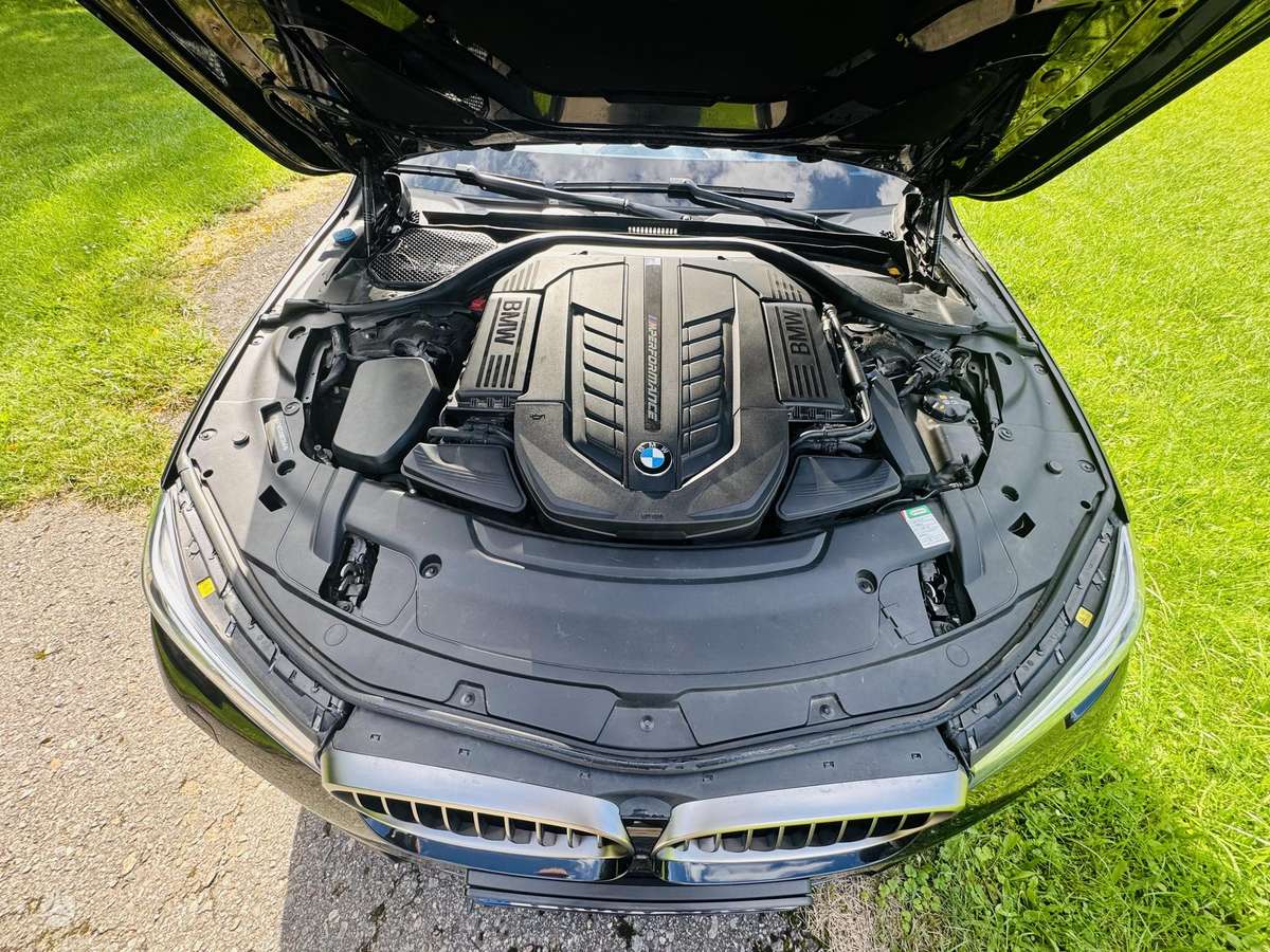 BMW M760, 6.6 l., Седан
