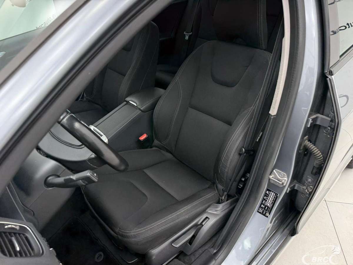 Volvo V60 Cross Country - 8