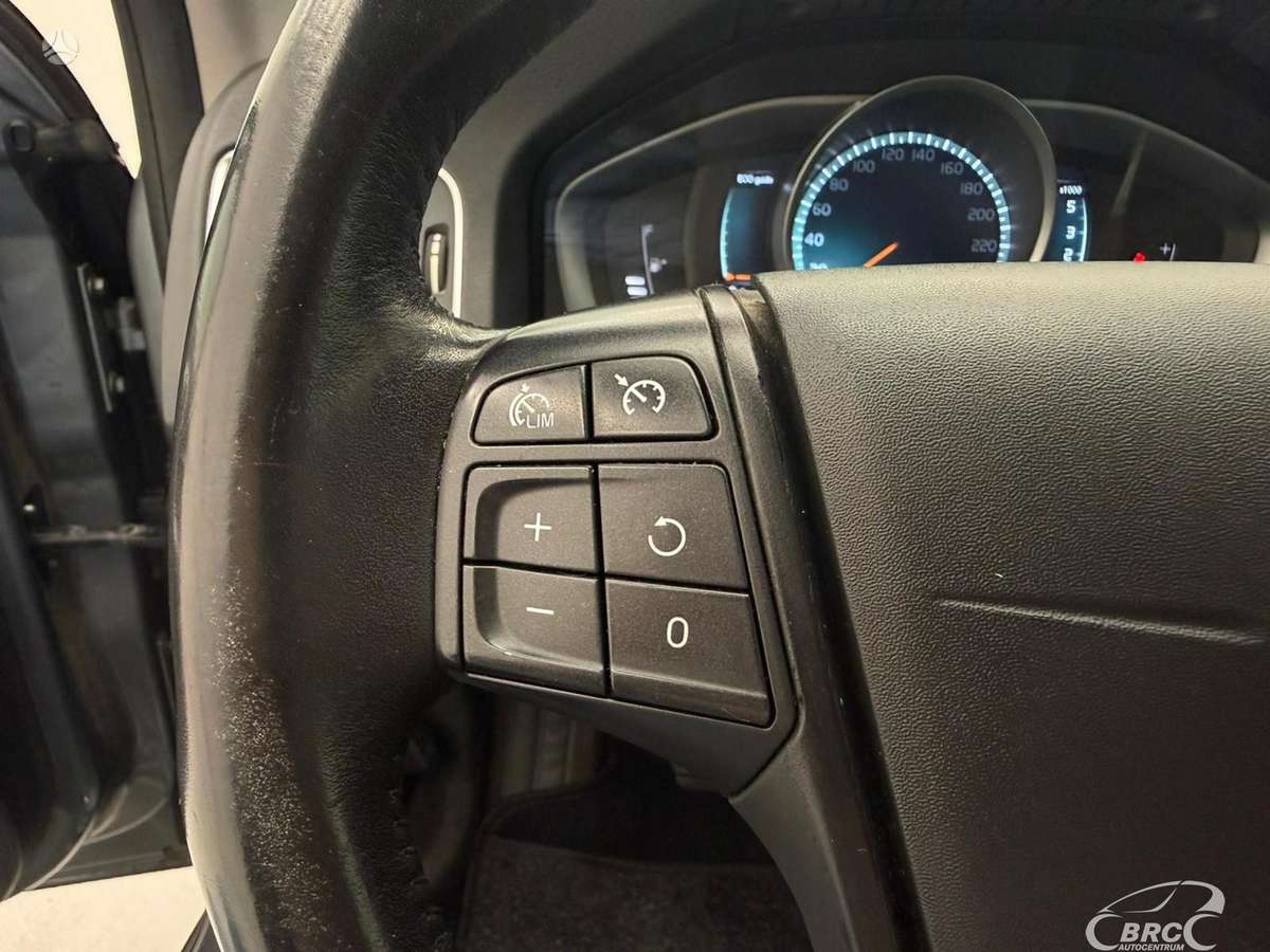 Volvo V60 Cross Country - 11