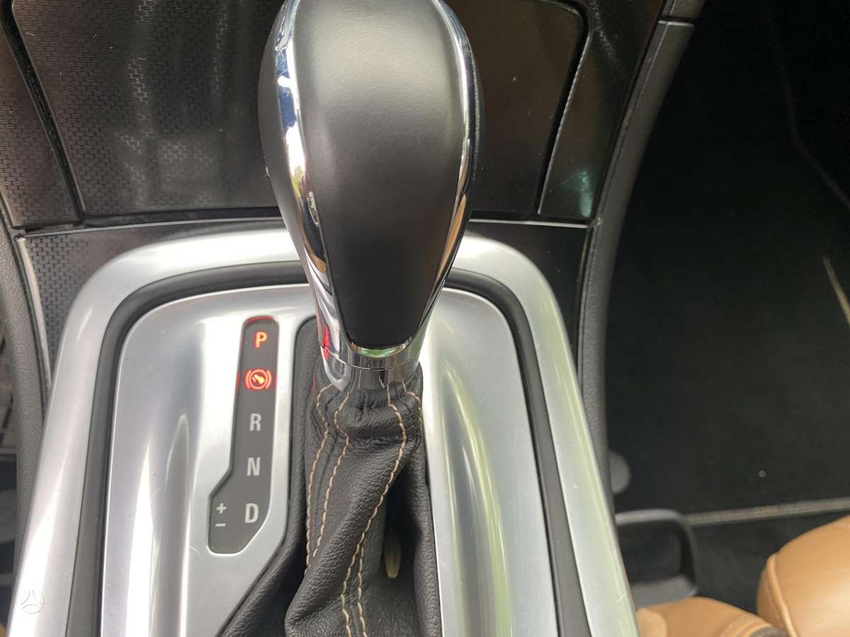 Opel Insignia, 2.0 l., Седан