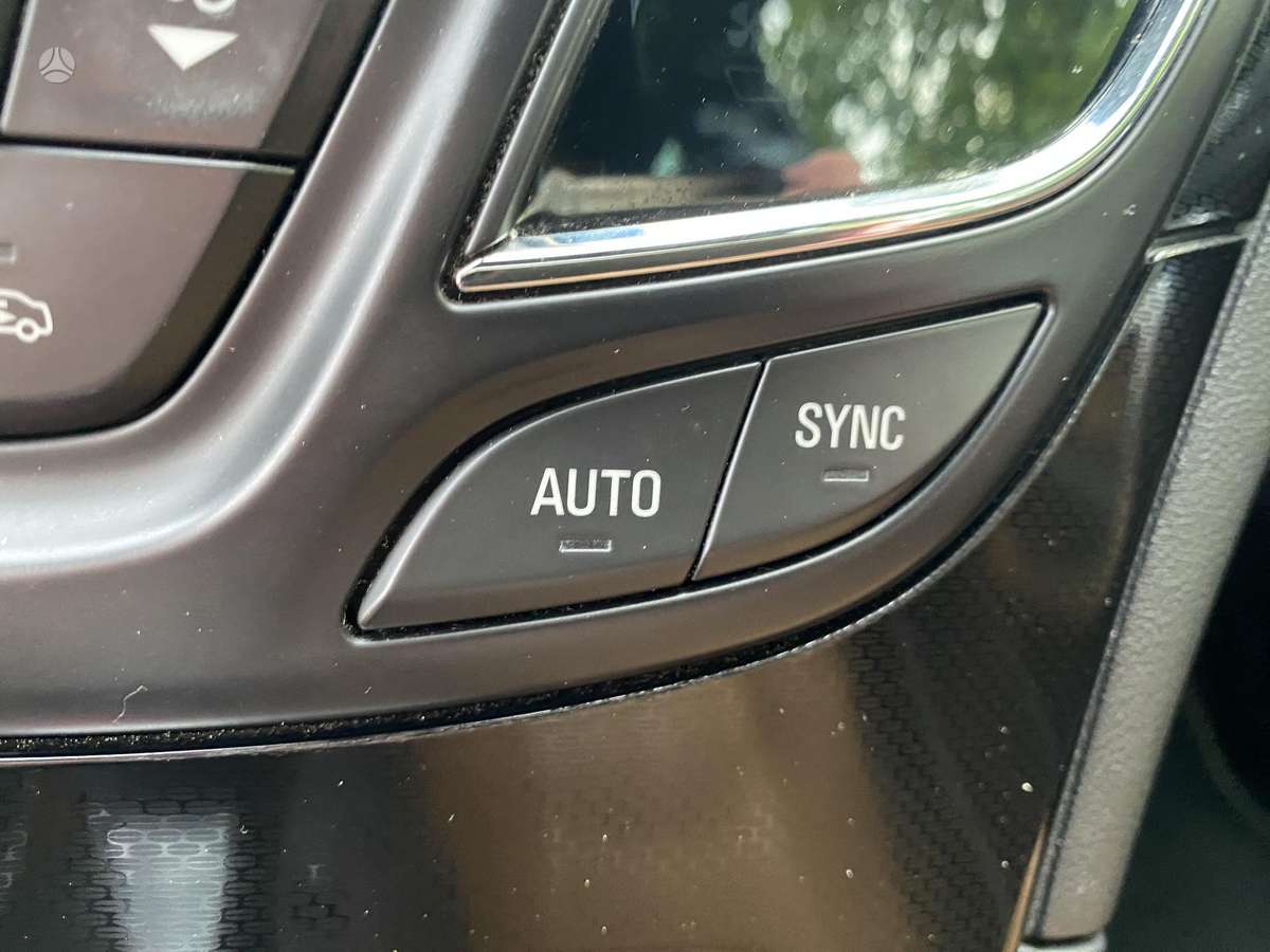 Opel Insignia, 2.0 l., Седан