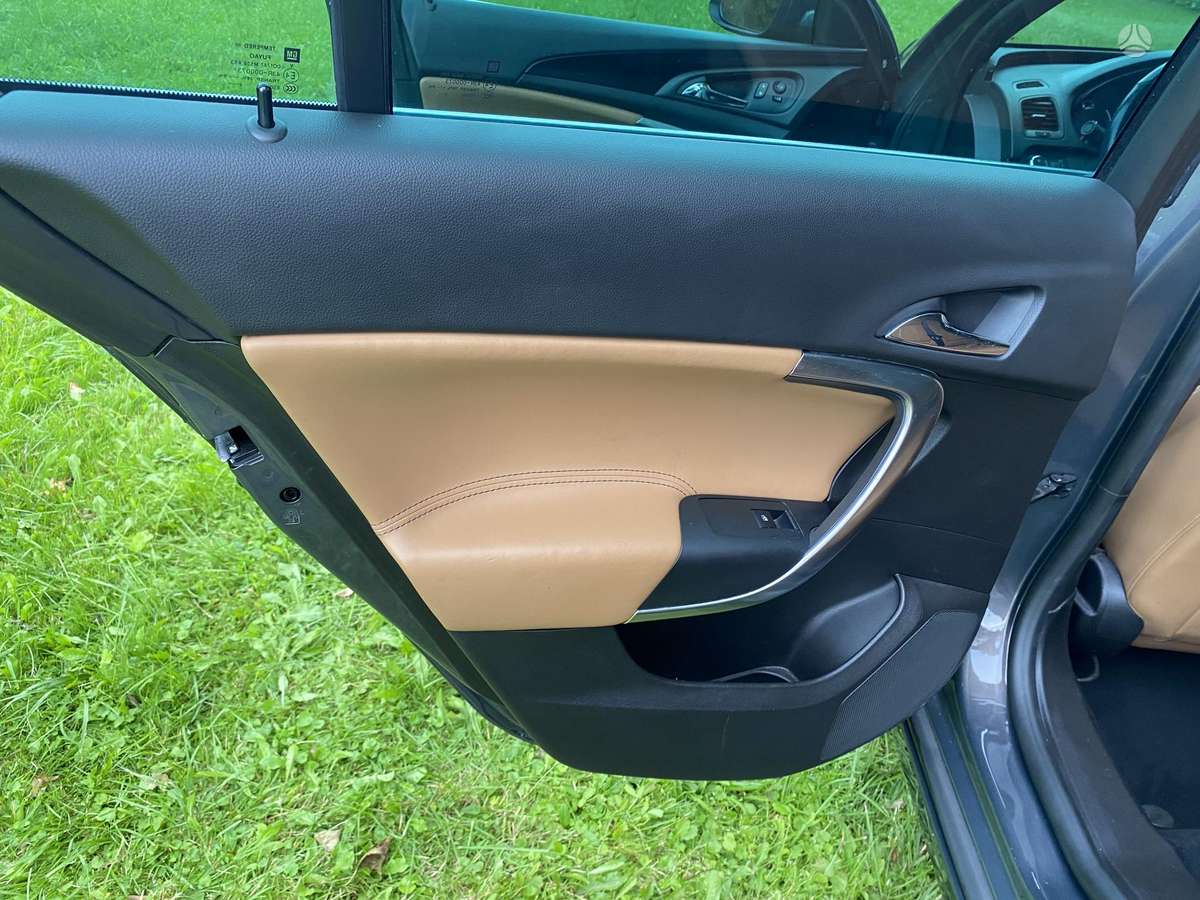 Opel Insignia, 2.0 l., Седан