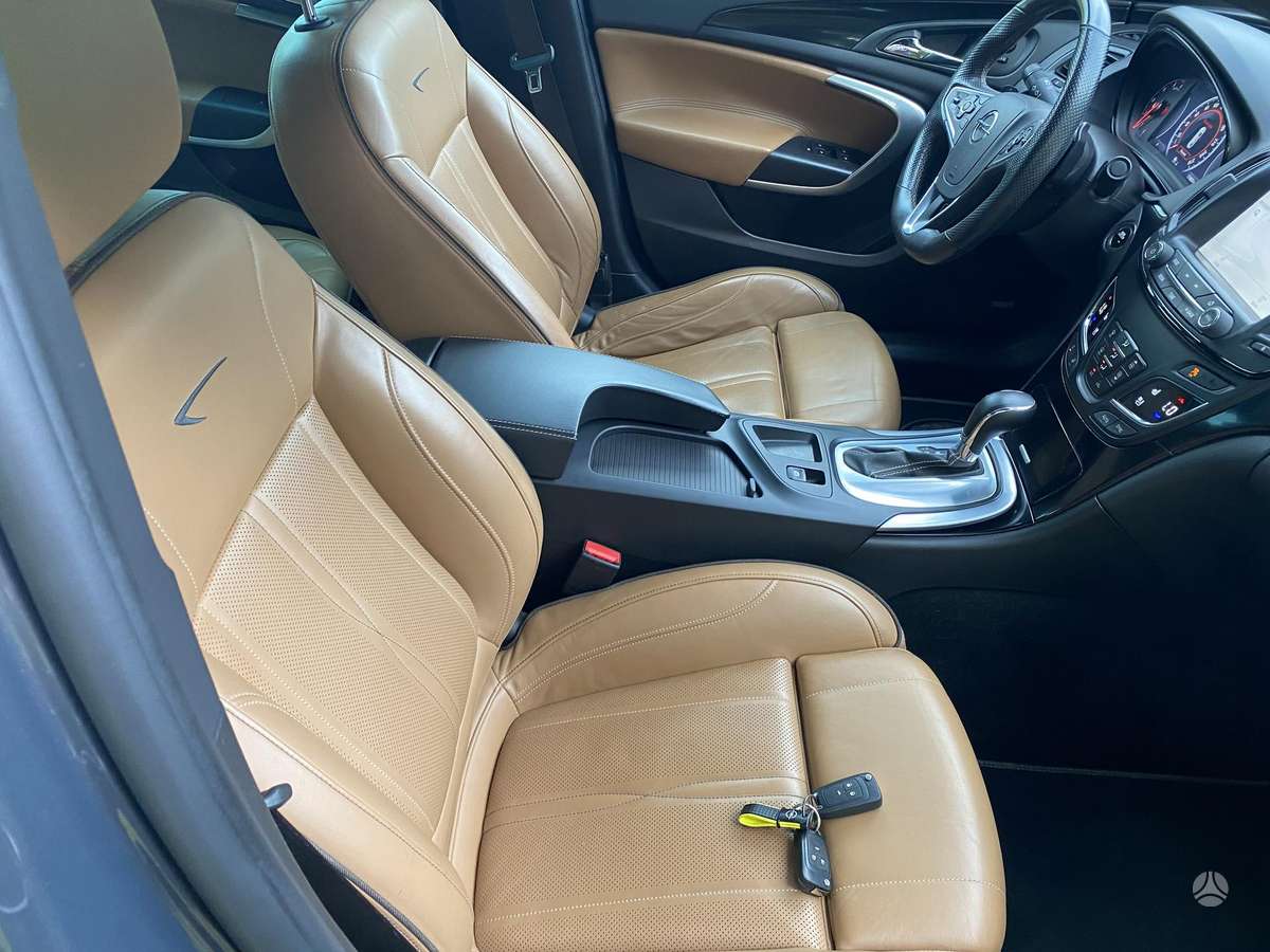 Opel Insignia, 2.0 l., Седан