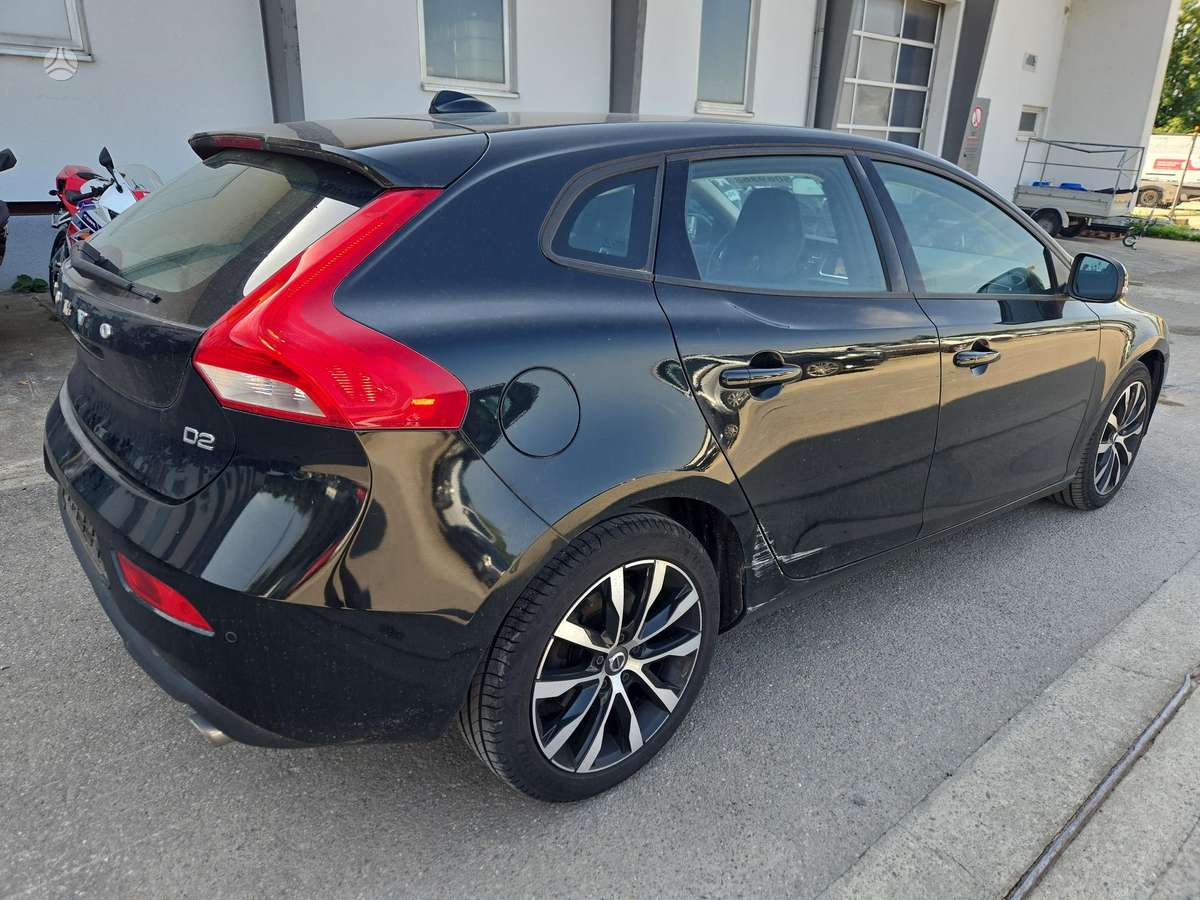 Volvo V40, 2.0 l., hatchback
