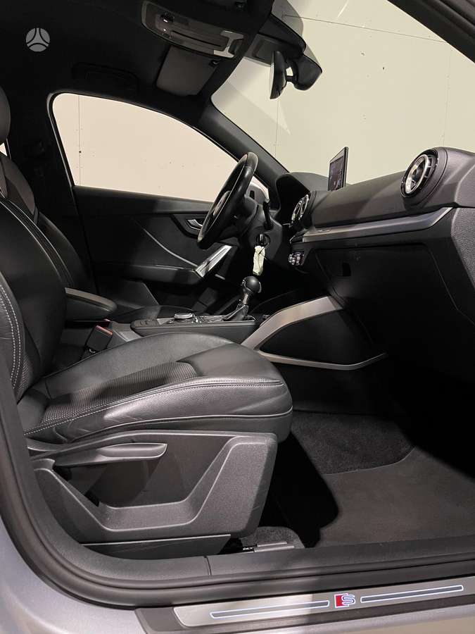 Audi Q2, 1.4 l., off-road / crossover