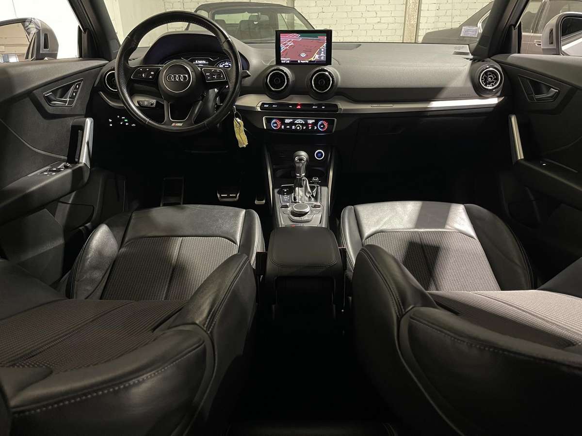 Audi Q2, 1.4 l., off-road / crossover