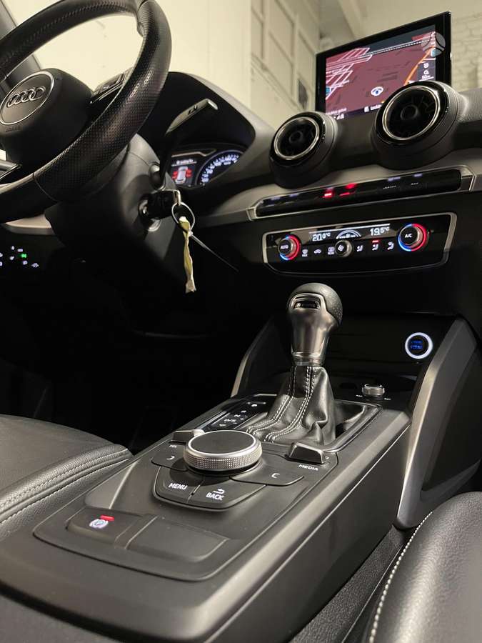 Audi Q2, 1.4 l., Внедорожник / Кроссовер