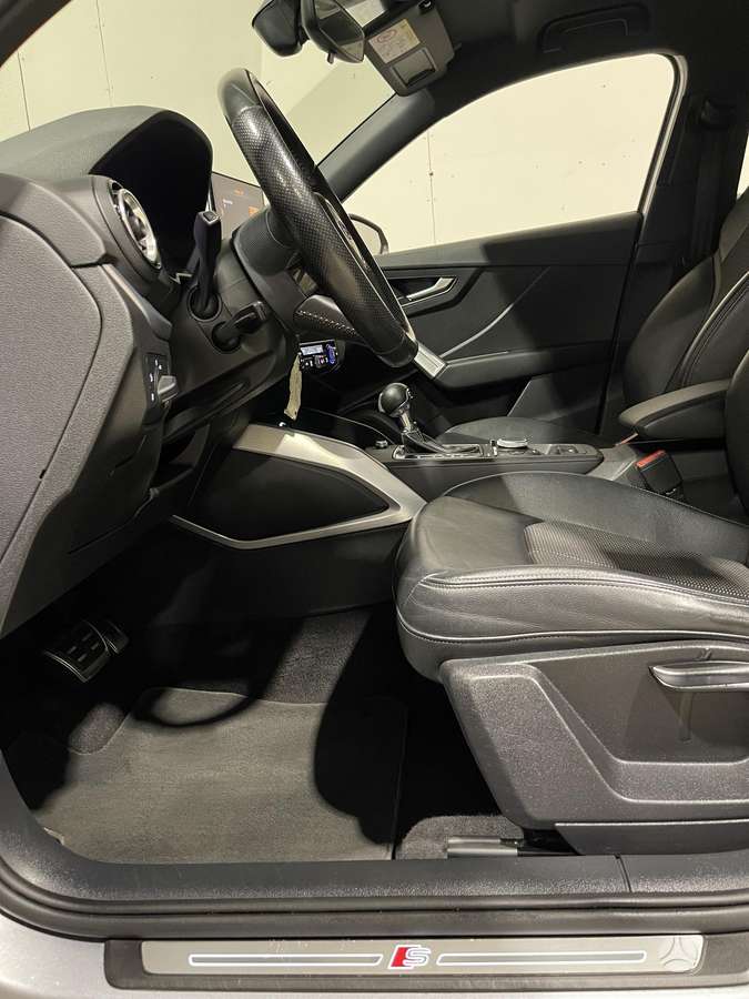 Audi Q2, 1.4 l., off-road / crossover