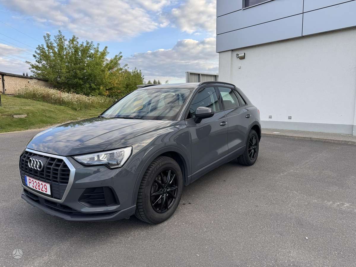 Audi Q3, 2.0 l., off-road / crossover