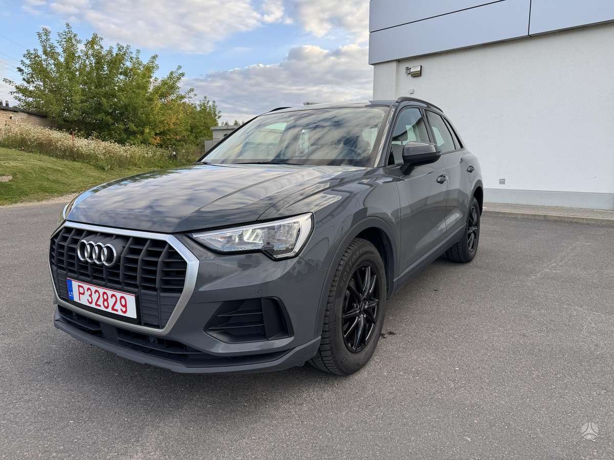Audi Q3, 2.0 l., off-road / crossover