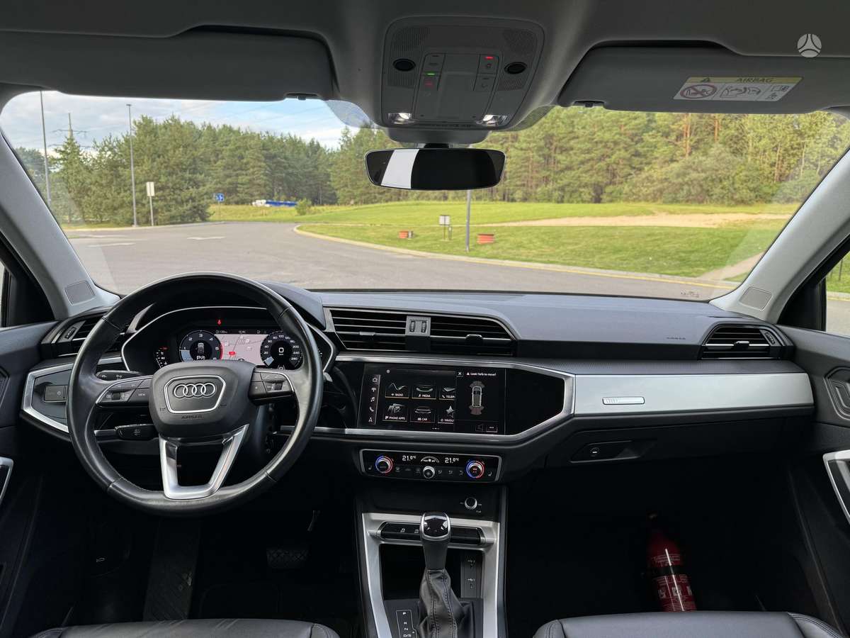 Audi Q3, 2.0 l., off-road / crossover